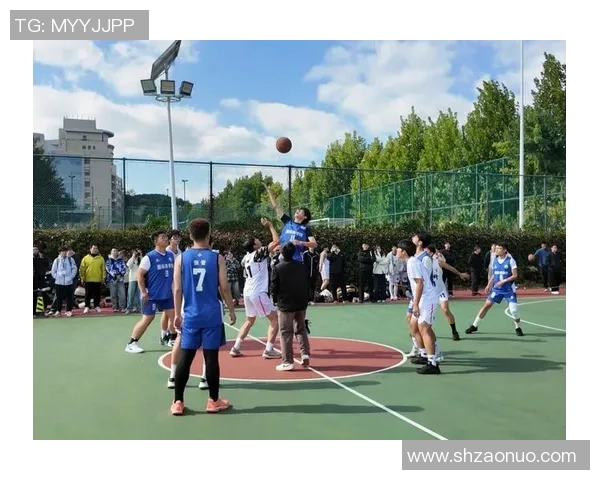 一米八男生篮球穿搭攻略让你在球场上尽显时尚与活力